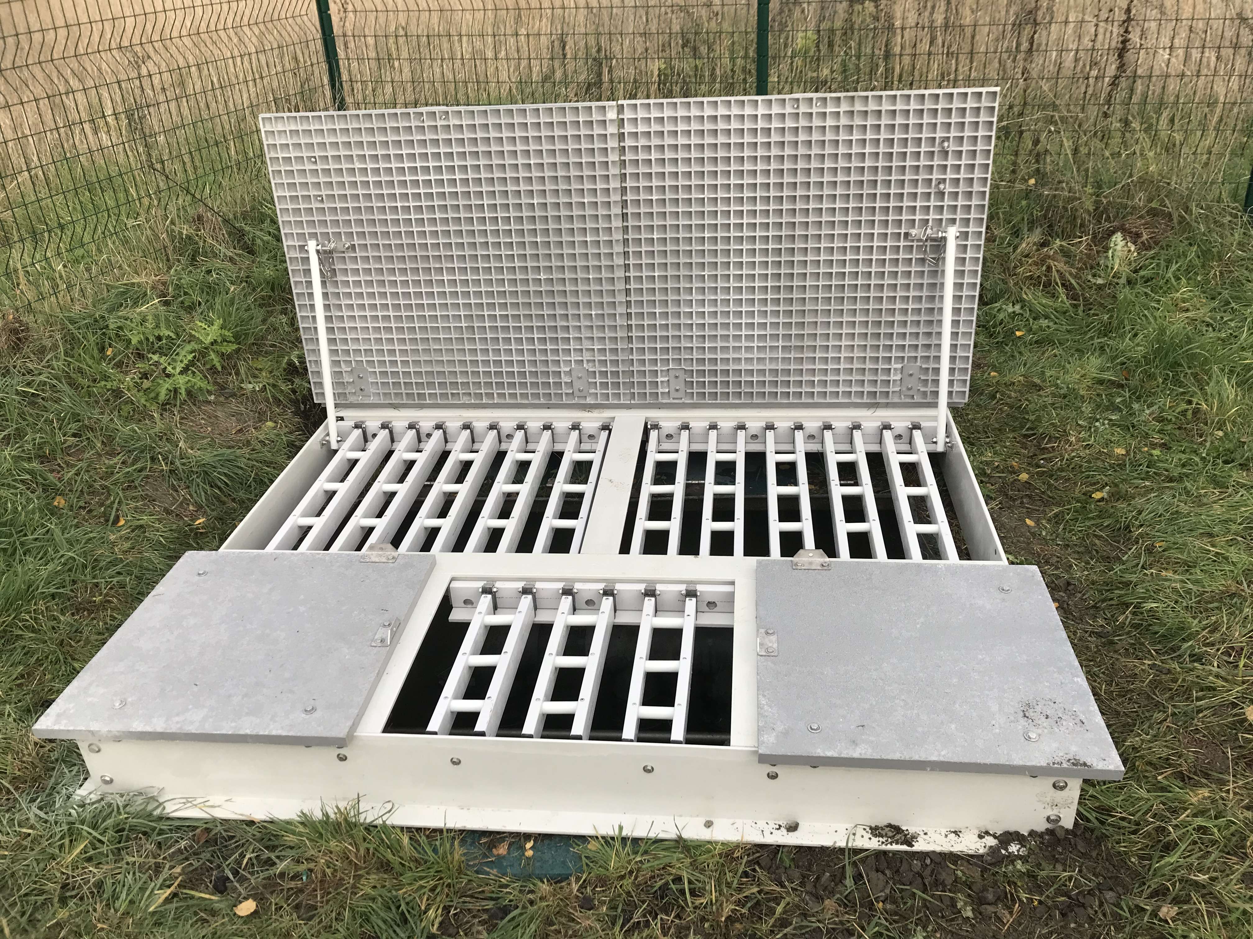 photo trappes et antichutes / tampons de voirie